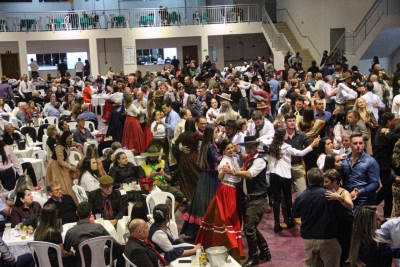 Baile de Patrão é sucesso de público no Rodeio Crioulo de Integração