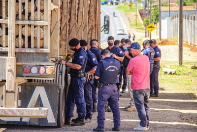 Agentes da Guarda Municipal recebem instruções sobre fiscalização de veículos de carga
